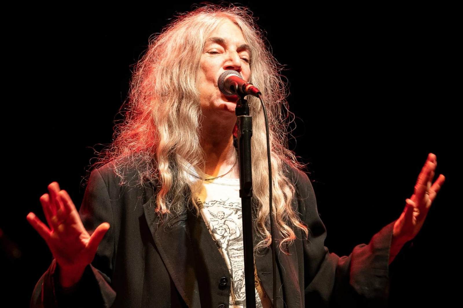 Patti Smith AGENDA